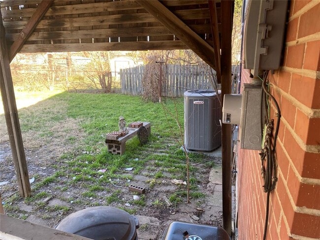 Building Photo - 3929 NW 18th St