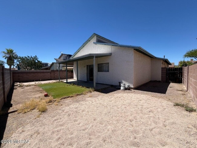 Building Photo - 9368 N Hampshire Dr