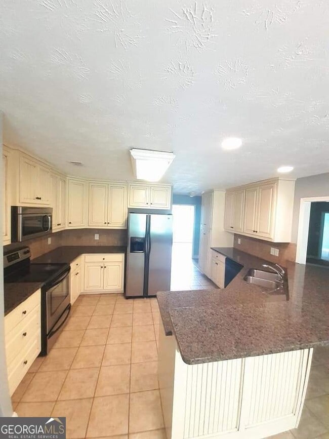 Building Photo - 208 Autumn Trail Way