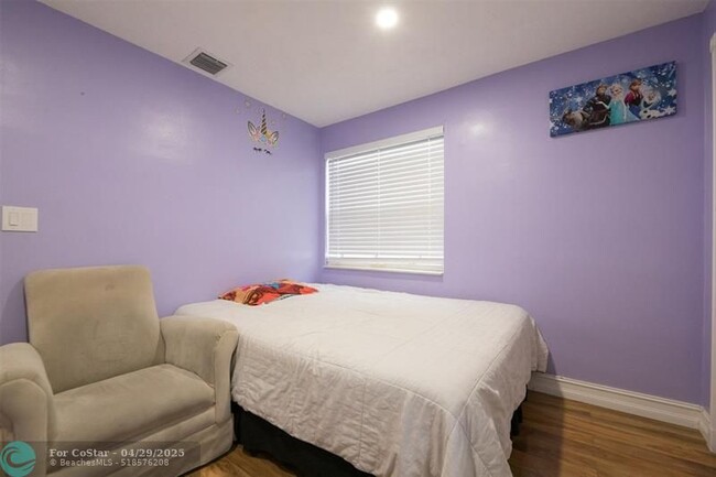 Building Photo - 9200 SW 51st Pl