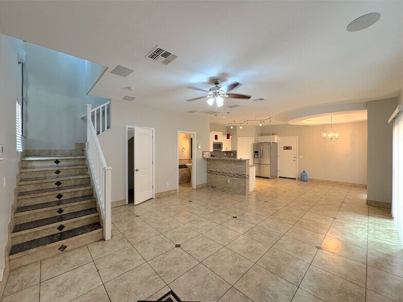 Building Photo - 2048 E Heartwood Ln