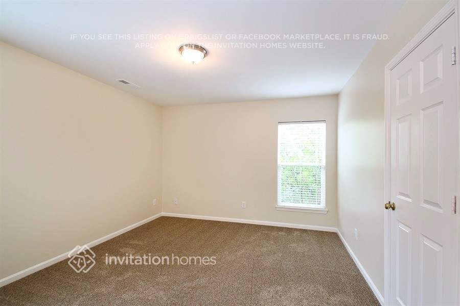 Building Photo - 1002 Bridleside Dr