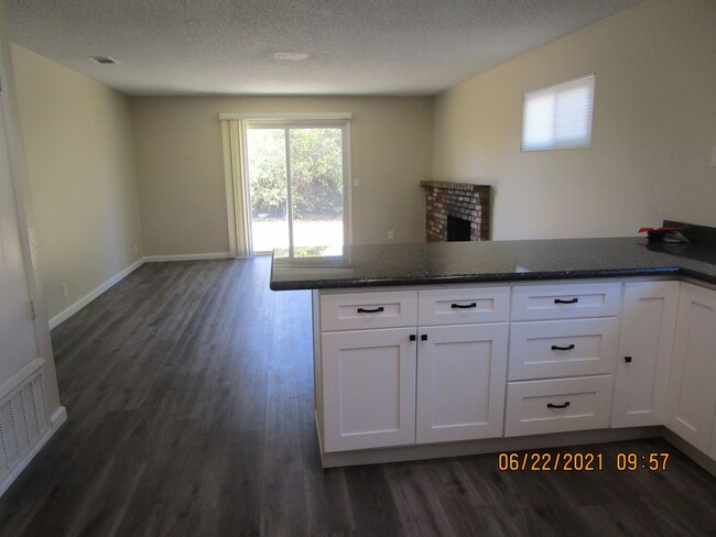 Building Photo - Nicely updated home