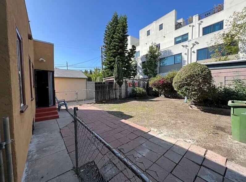 Building Photo - 1620 N Ave 45