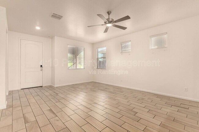 Building Photo - 5216 S 16th Pl