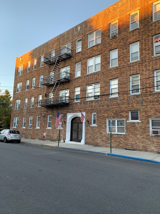 Building Photo - 257 Grant Ave