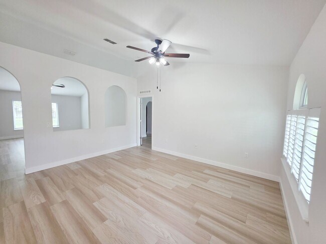 Building Photo - Beautiful 4 Bedroom in Gated Compass Pointe