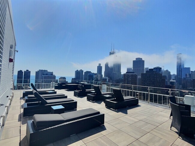 Building Photo - 1255 N Sandburg Terrace