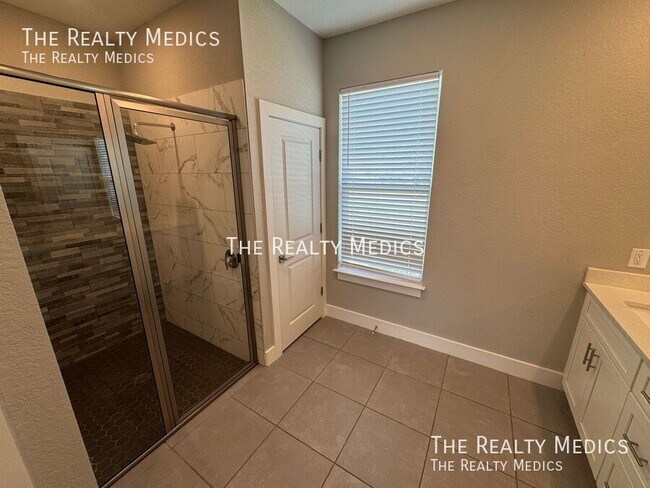 Building Photo - 310 Drum Ct