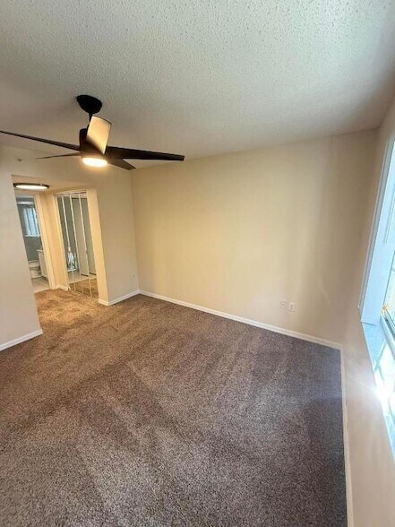 Building Photo - 1100 Crestwood Ct S