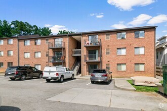 Building Photo - 3 Bed/1 Bath. Undergrads Pet Friendly