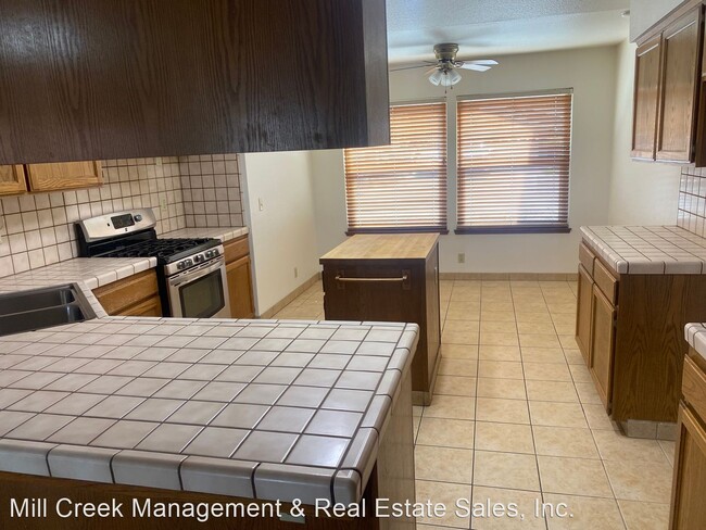 Building Photo - 3 br, 2 bath House - 1035 S. Regina