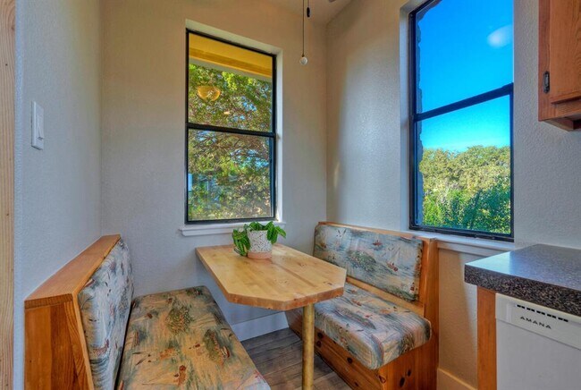 Building Photo - 15501 Rock Creek