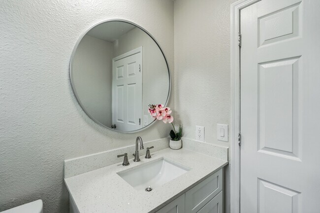 Building Photo - 224 Singleton Ave