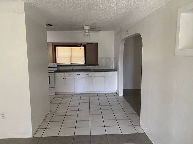 Building Photo - 830 65th Ave S