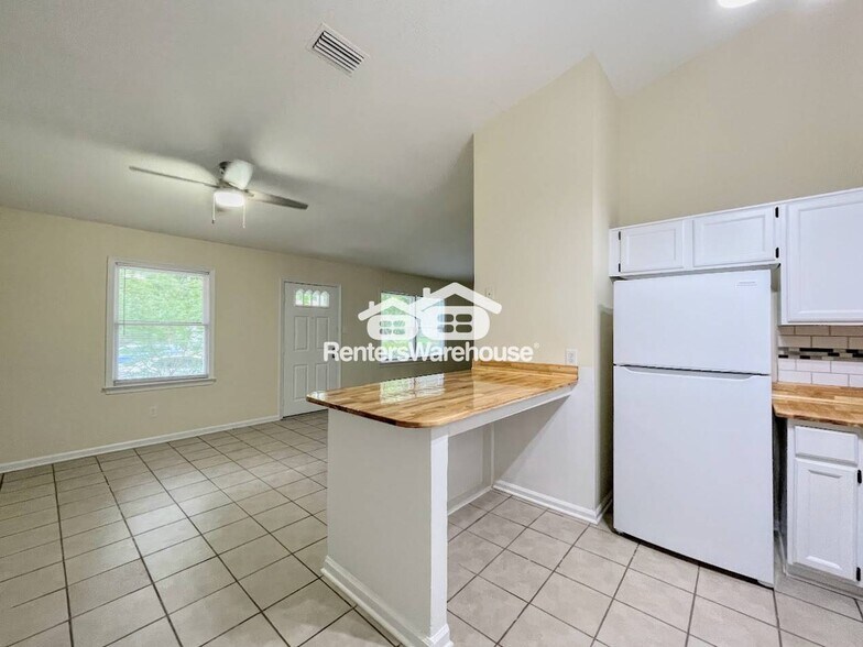 Building Photo - 965 Daniel Maloney Dr