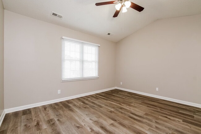 Building Photo - 500 Mountain Lake Dr