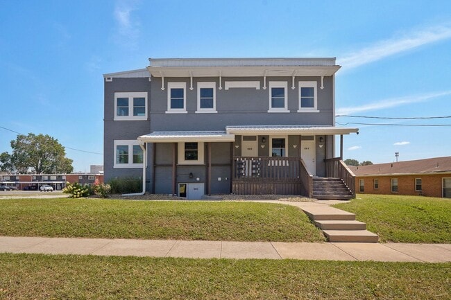 Building Photo - 652 S Jefferson Ave