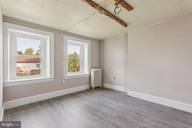 Building Photo - 313 Edgewood Dr