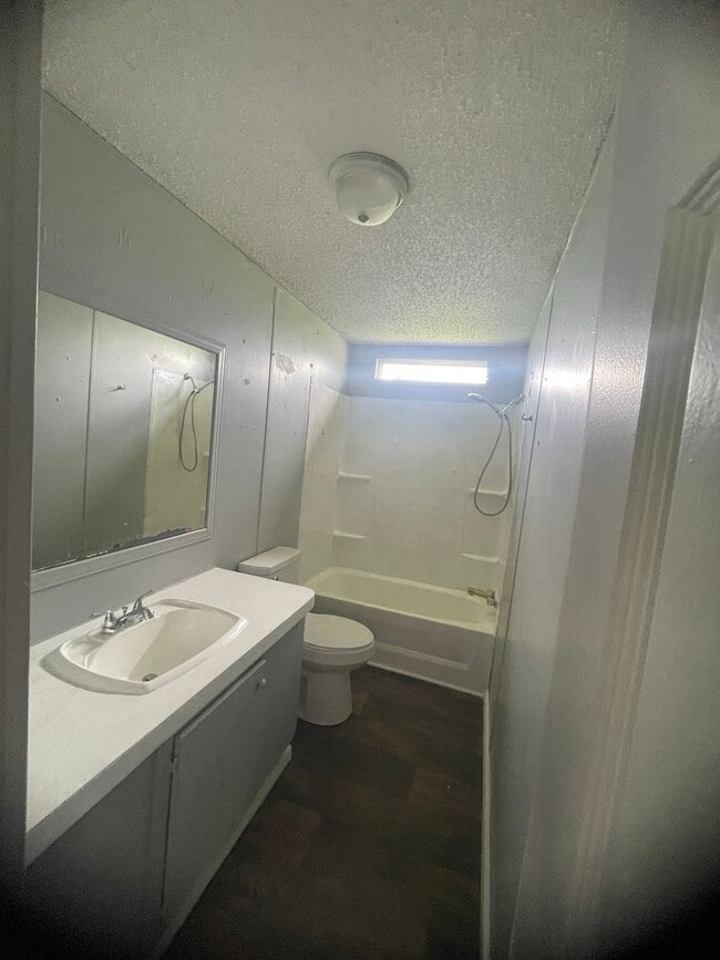 Building Photo - 3 BR 2 Bath 1,280 sq ft singlewide mobile home on 0.88 acres in Lonoke, AR