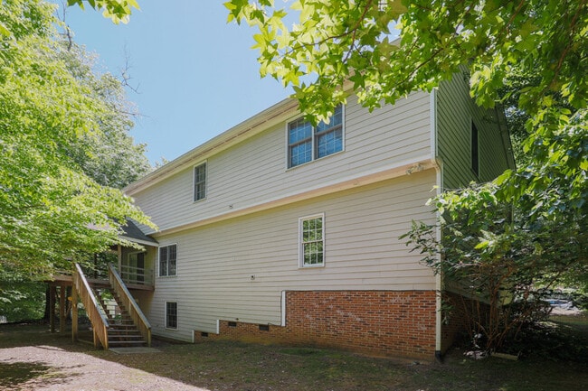 Building Photo - 15 Woodcliff Cir