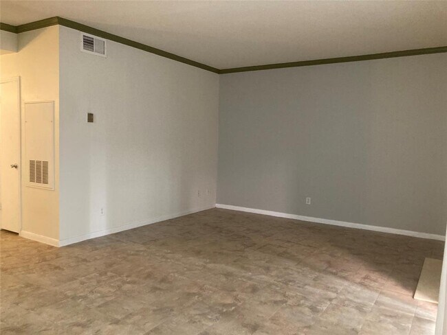 Building Photo - 6500 Harbor Town Dr