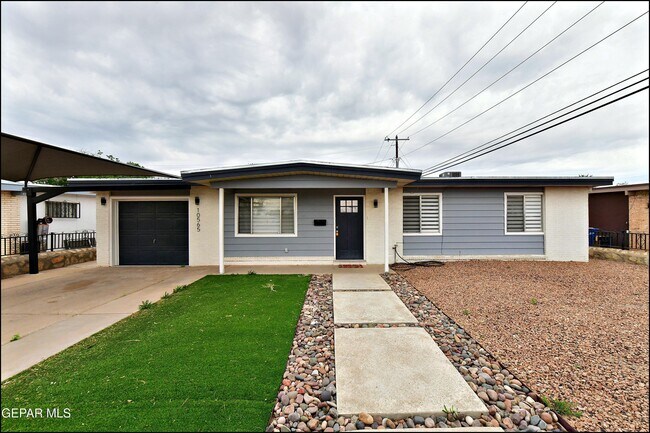 Building Photo - 10565 Murphy St