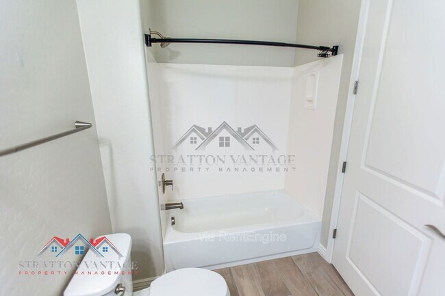 Building Photo - 5100 E Rancho Paloma Dr