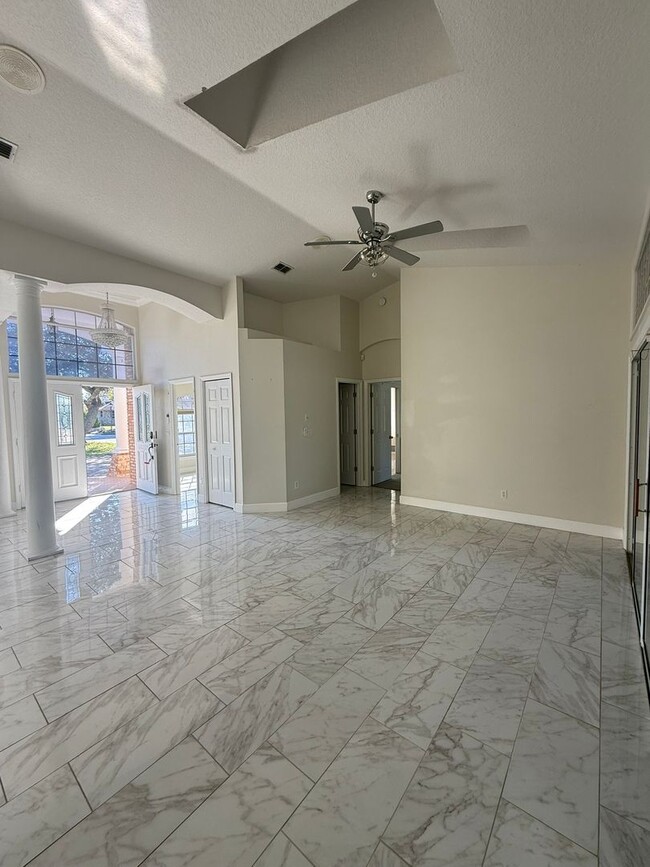 Building Photo - Beautiful Spacious 3 bed 3 bath Home in Debary