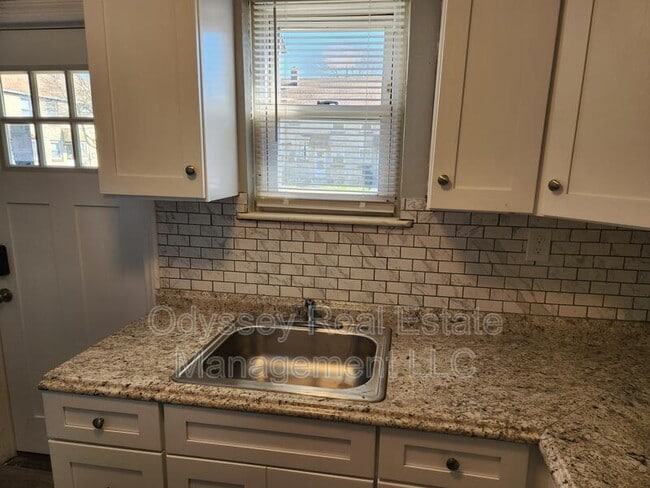 Building Photo - 4006 Arctic Ave