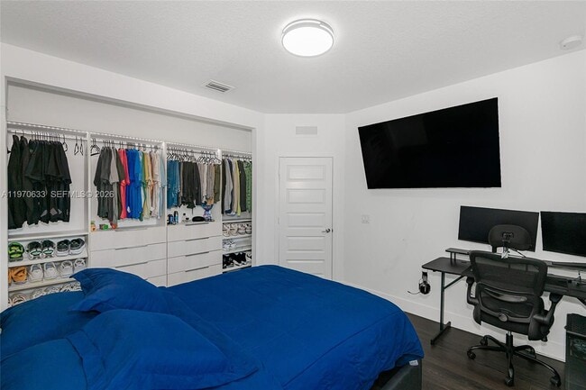 Building Photo - 7902 NW 105th Ct