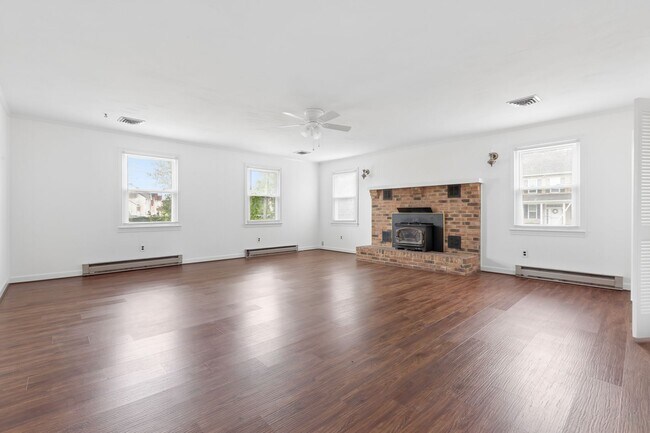 Building Photo - 3605 Weiss Ln