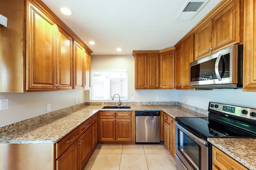 Building Photo - 16444 N 46th Ln