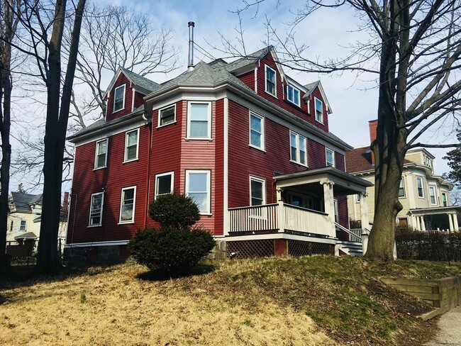 Building Photo - 90 Lyndhurst St
