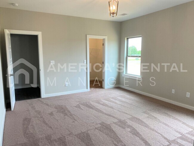 Building Photo - 14395 Chase Dr