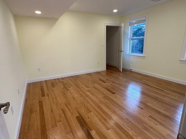 Building Photo - 60 Linden Ave