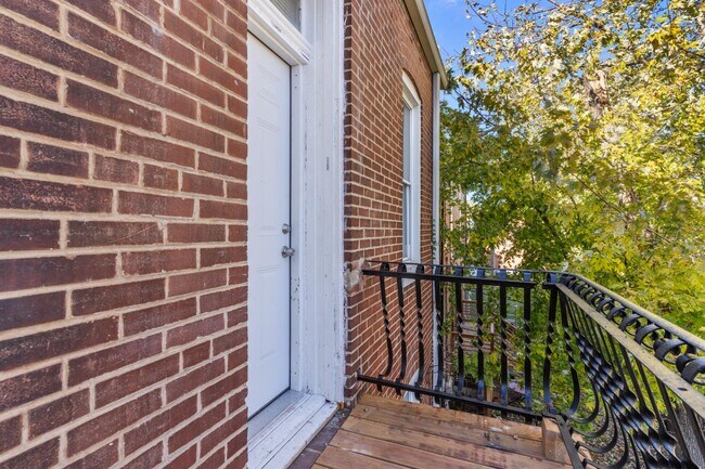 Building Photo - 3518 Iowa Ave