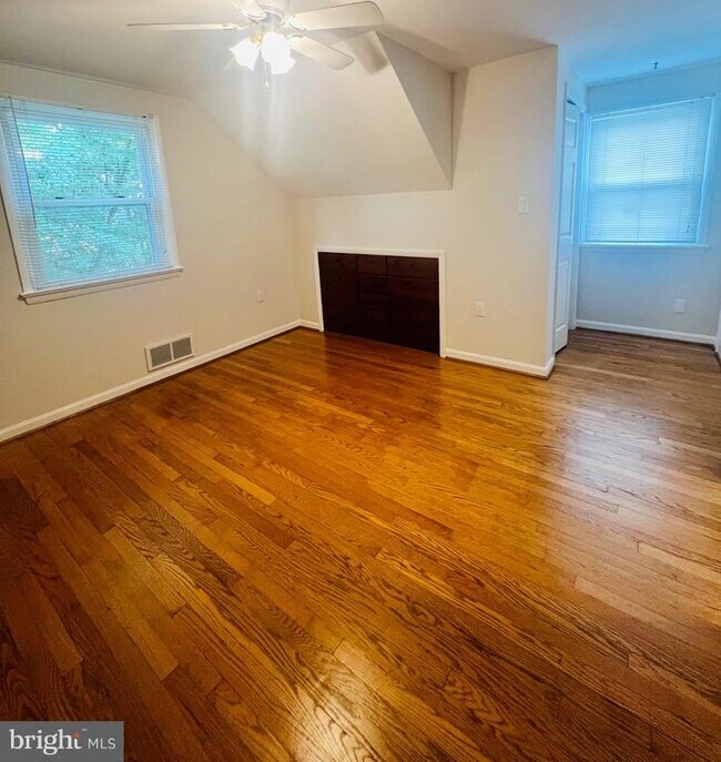 Building Photo - 407 Anderson Ave