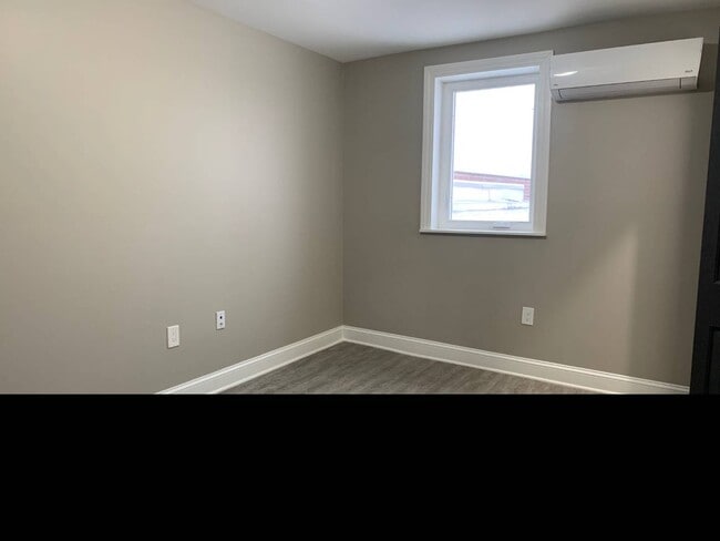 Building Photo - 29 Elk St