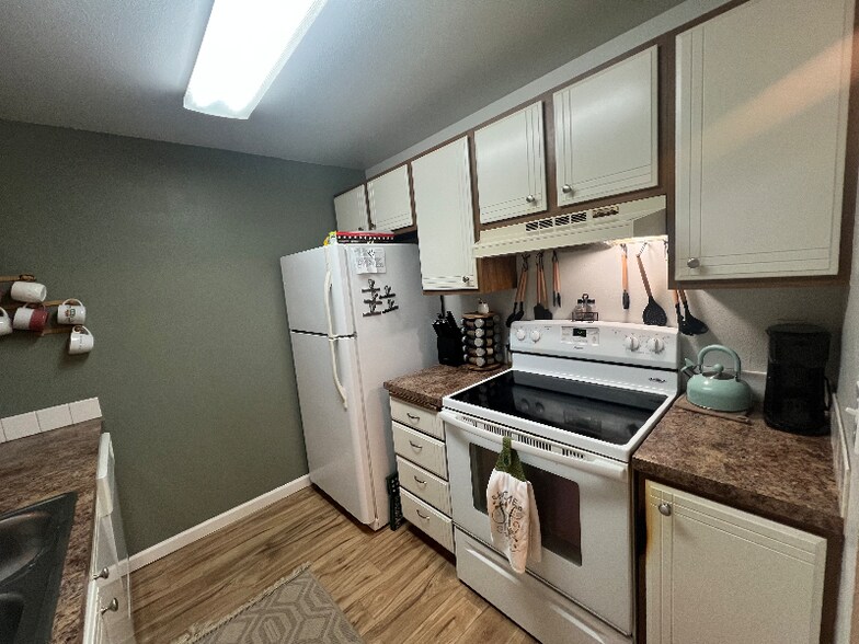 Building Photo - 6019 E 6th Ave