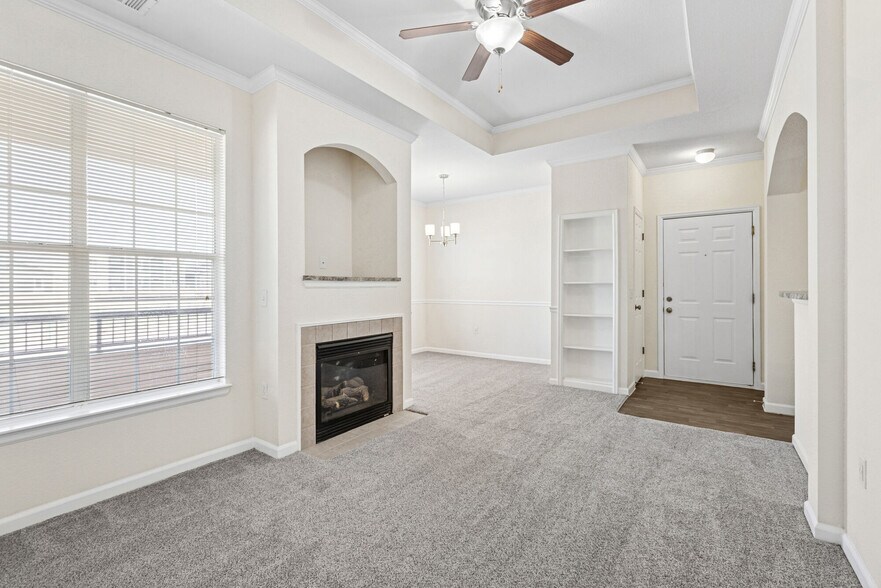 Building Photo - Villas at Park West