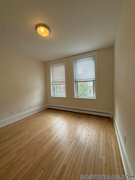 Building Photo - 1539 Beacon St