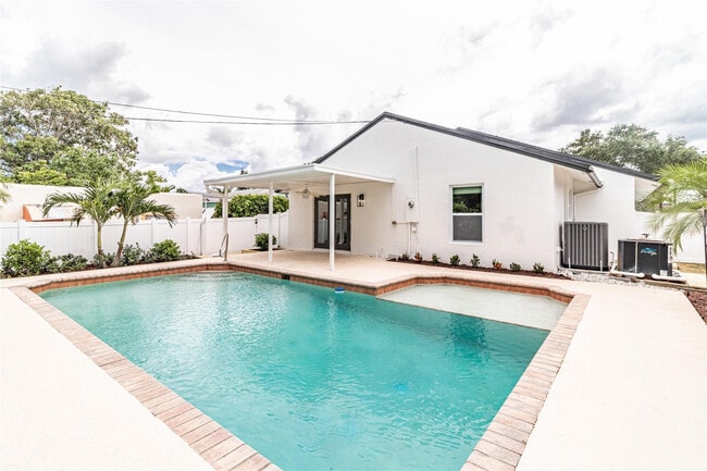 Building Photo - 305 S Swinton Ave