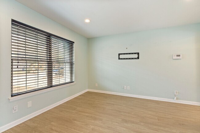 Building Photo - Beautiful 3 bedroom, 2 bathroom home in Windsor Park Hills!!!