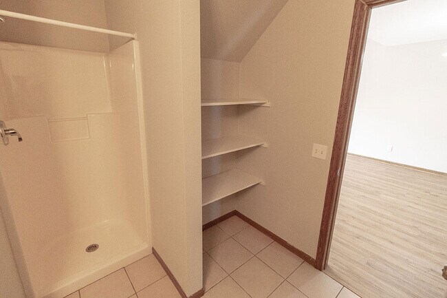 Building Photo - 3611 Zinnia Dr