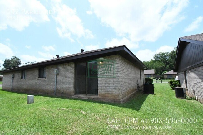 Building Photo - 102 Parklane-