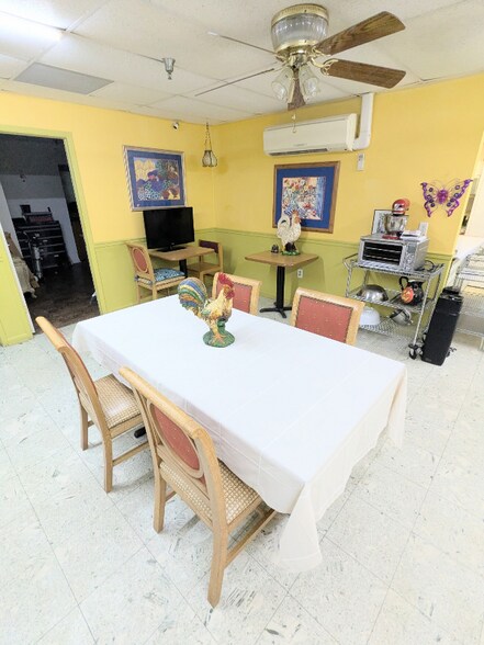 Building Photo - 5650 NW 219th Street Rd