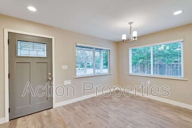 Building Photo - 681 S 13th St