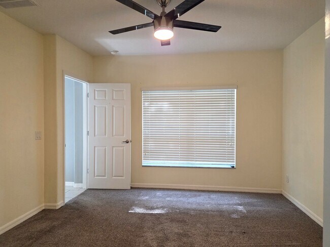 Building Photo - Move in Ready 3/2 in Lago Katrina