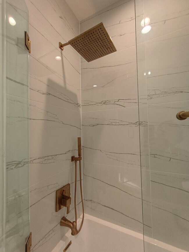 Building Photo - 1815 G St